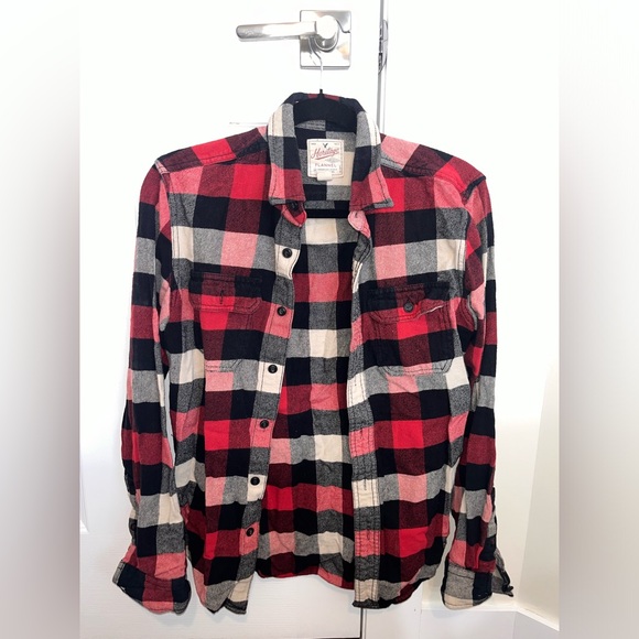 American Eagle Red and Black Flannel Button-Up Shirt, size small 🦅 - Picture 5 of 6